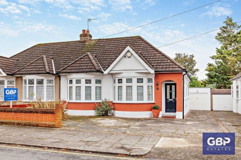 View Full Details for Cedric Avenue, Romford, RM1