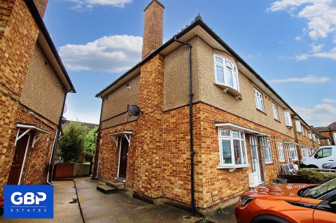 View Full Details for Station Road, Gidea Park, RM2