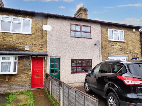 View Full Details for Albert Road, Romford, RM1