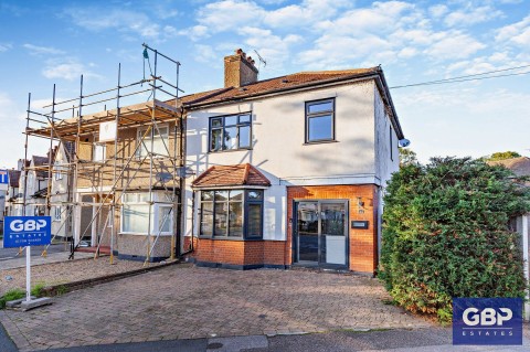 View Full Details for Cedar Road, Romford, RM7